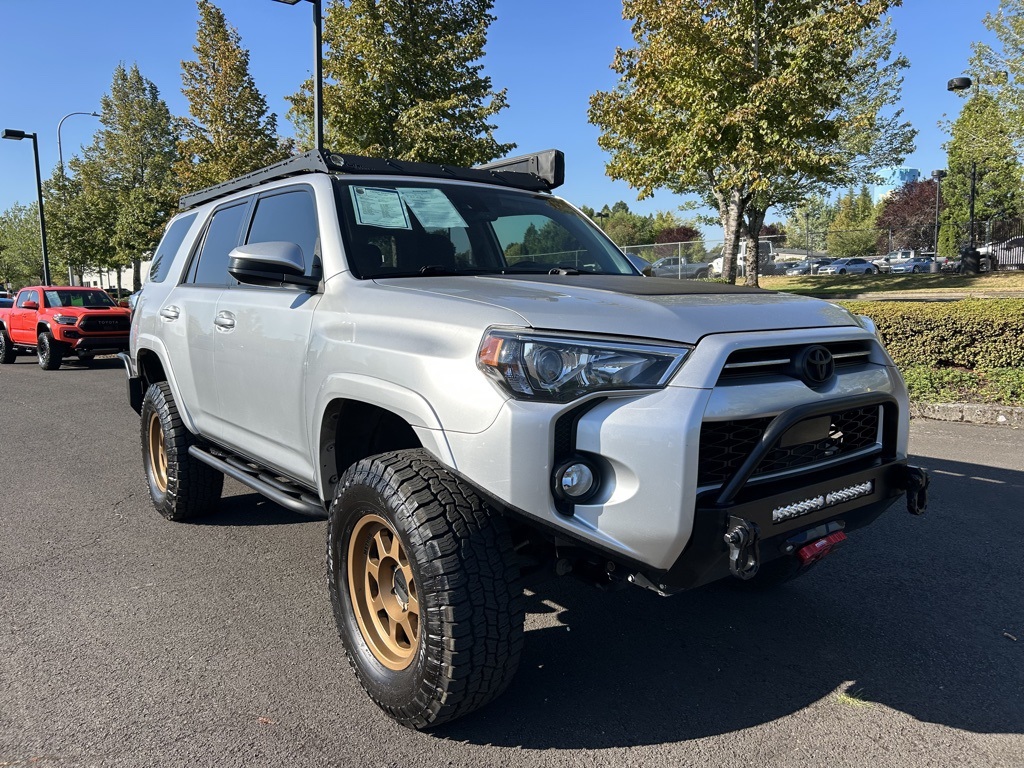 2020 Toyota 4Runner SR5 photo 2