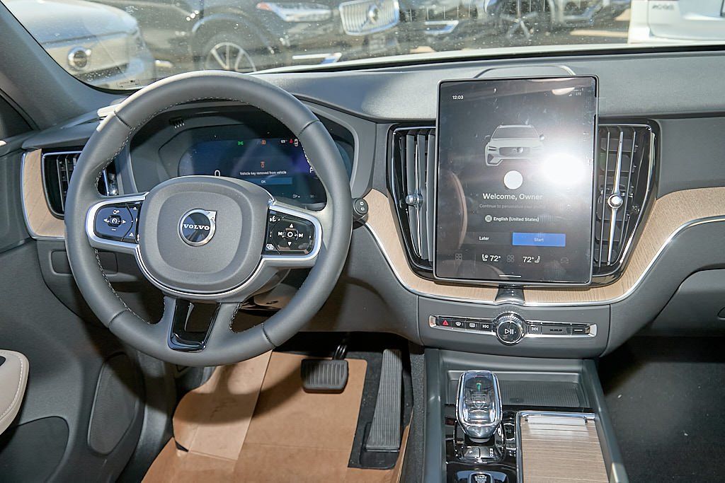 2026 VOLVO XC60 - Image 21