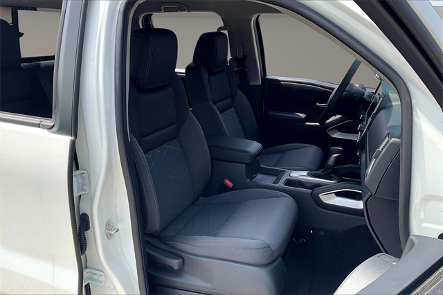 2025 Nissan Frontier SV photo 9
