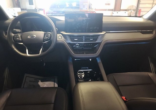 2025 Ford Explorer - Image 3