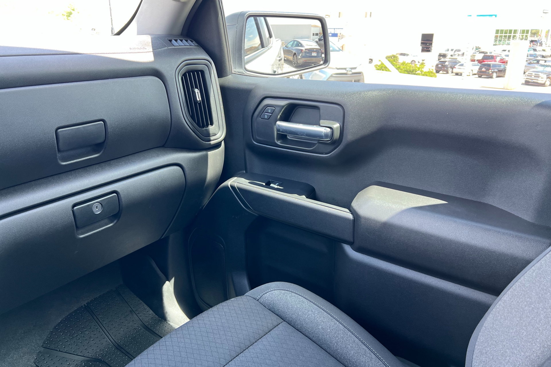 2025 Chevrolet Silverado 1500 Custom photo 10
