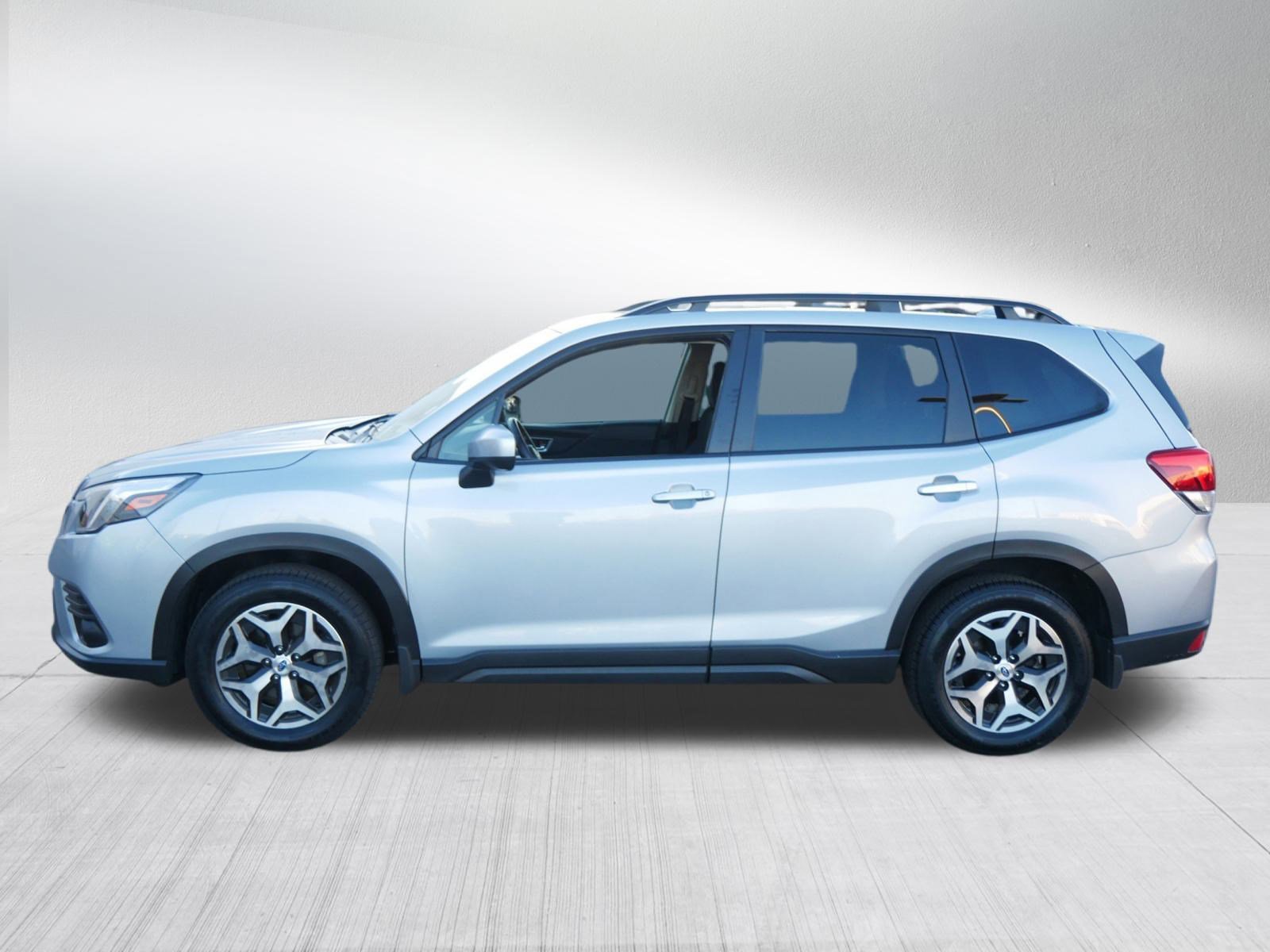 2023 Subaru Forester Premium photo 4