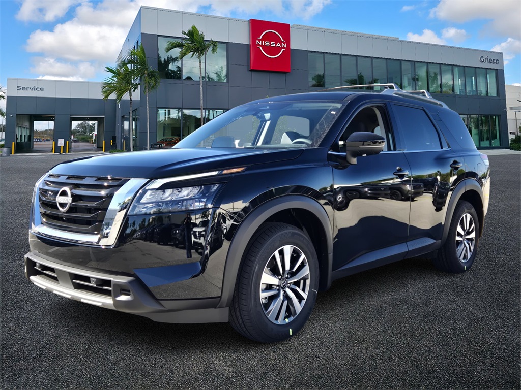2025 Nissan Pathfinder SL photo 2