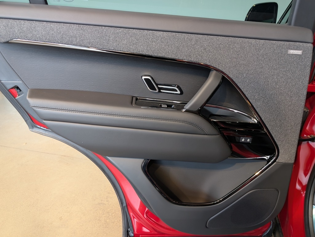 2025 Land Rover Range Rover Sport SE photo 22