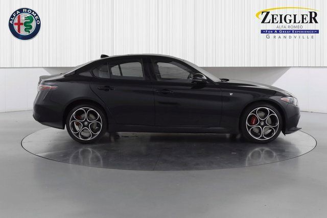 2024 Alfa Romeo Giulia Ti photo 2