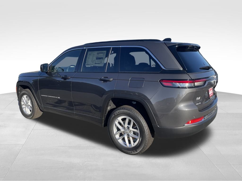 2025 Jeep Grand Cherokee Laredo X photo 4