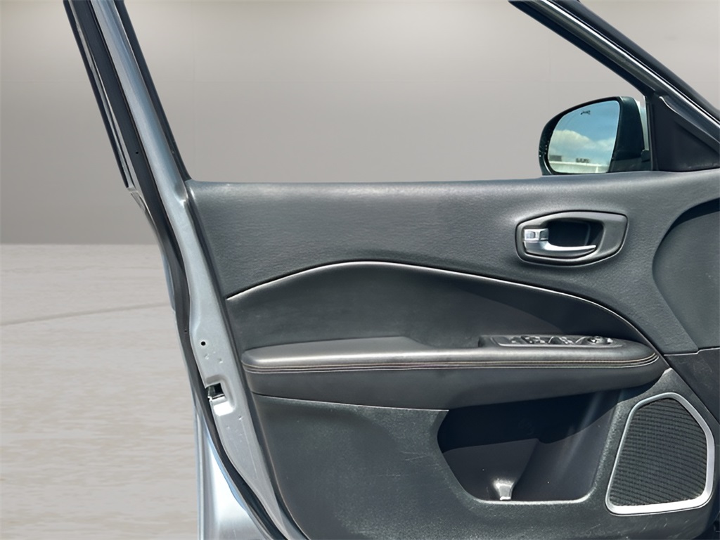 2018 Jeep Compass Latitude photo 12