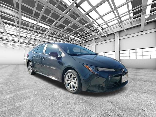 2026 Toyota Corolla LE's photo