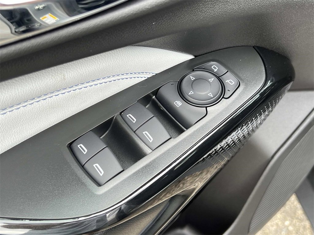 2025 Chevrolet Trax LT photo 9