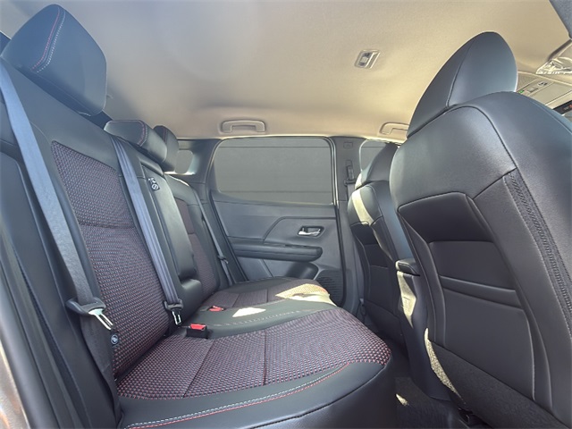 2026 Nissan Kicks SR photo 10