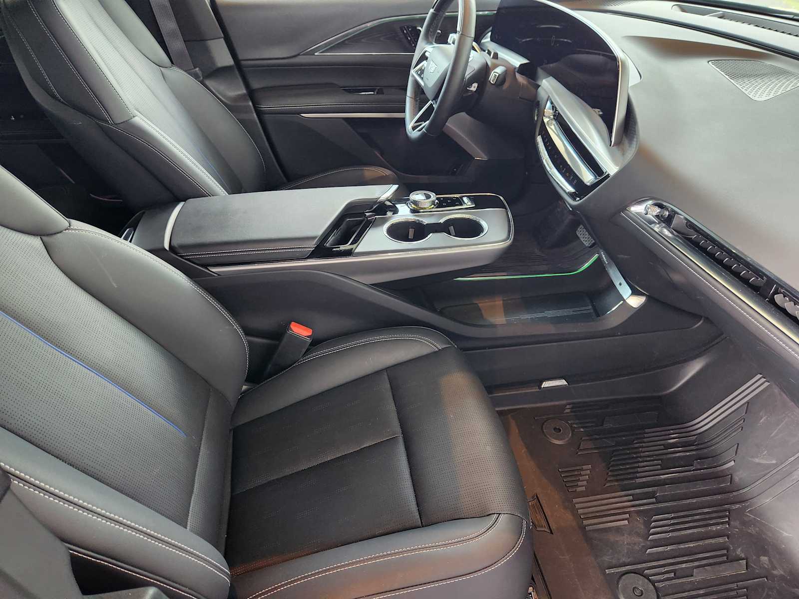 2024 Cadillac Lyriq Luxury photo 9