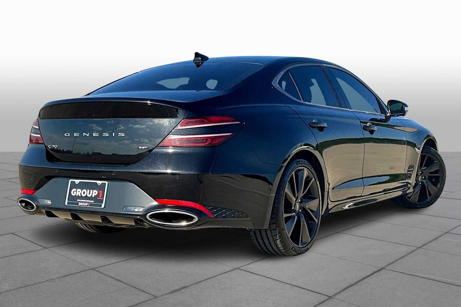 2022 Genesis G70 3.3T photo 11