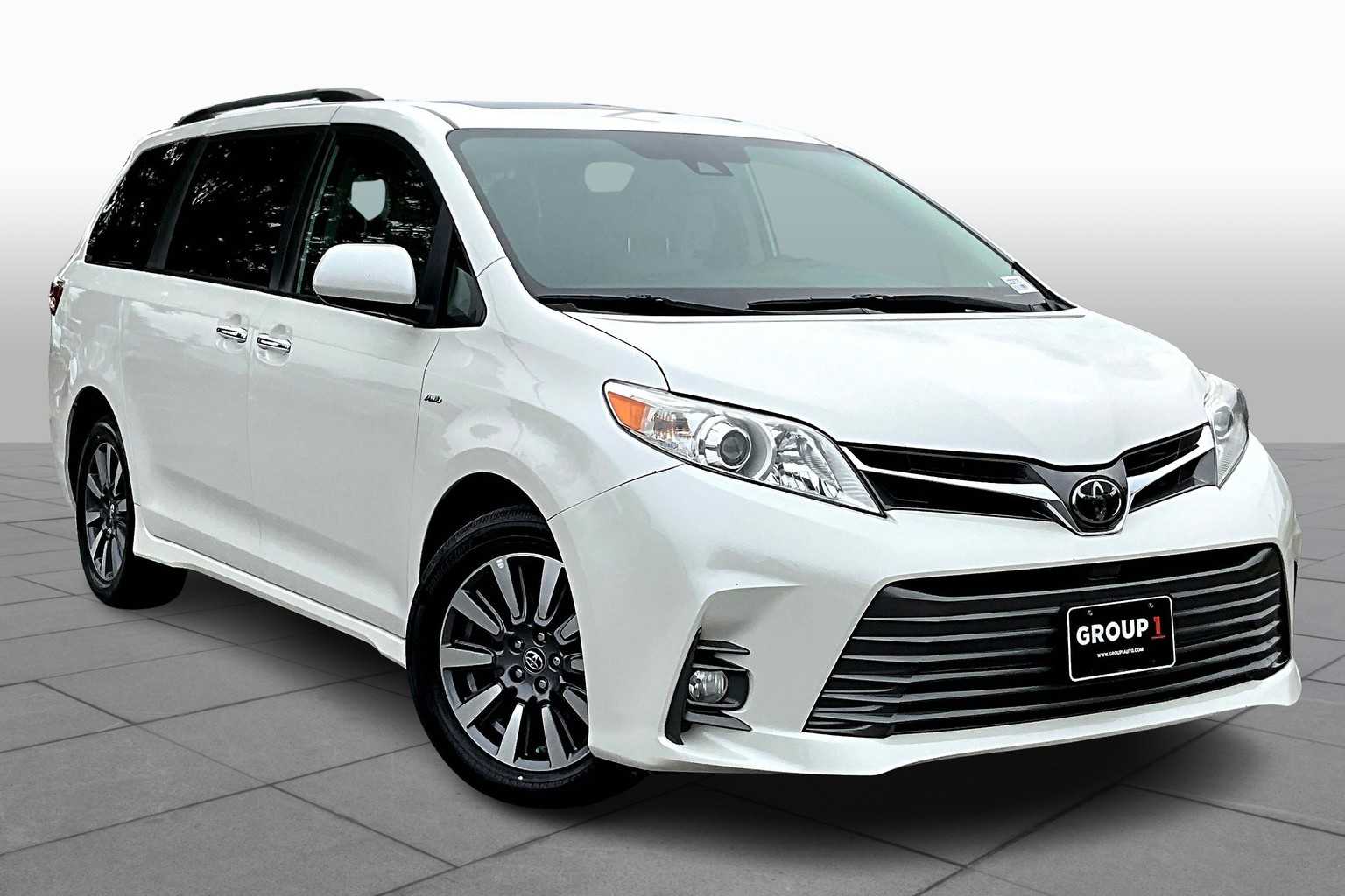 2020 Toyota Sienna XLE Premium photo 2