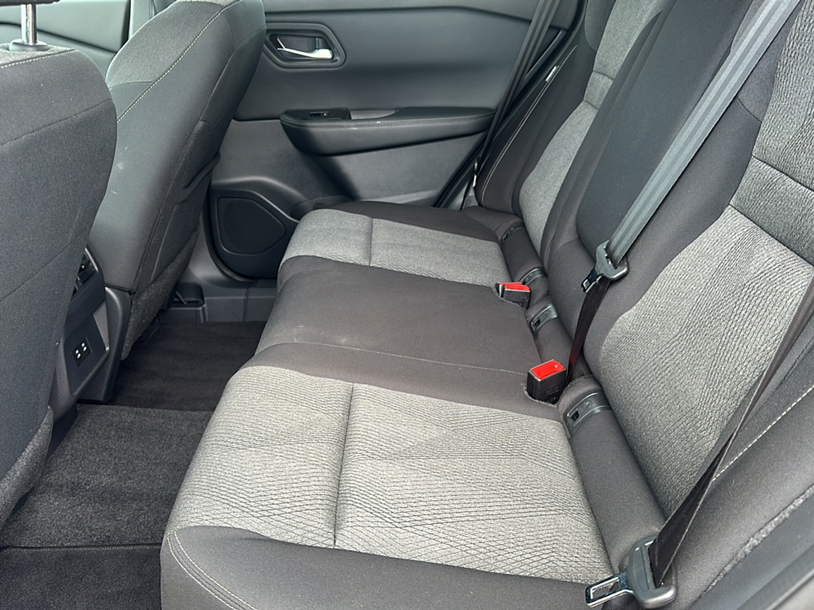 Certified Used 2025 Gun Metallic Nissan SV FWD image 18