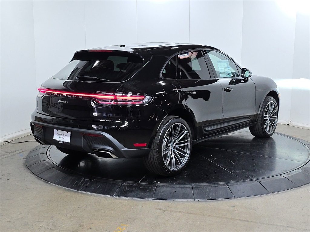 2026 Porsche Macan T photo 7