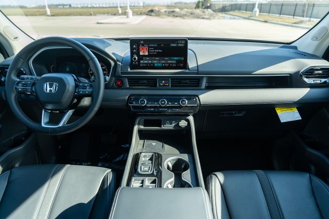 2025 Honda Pilot Touring photo 11