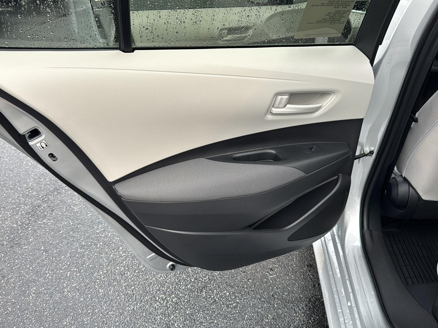 2025 Toyota Corolla Hybrid LE photo 15