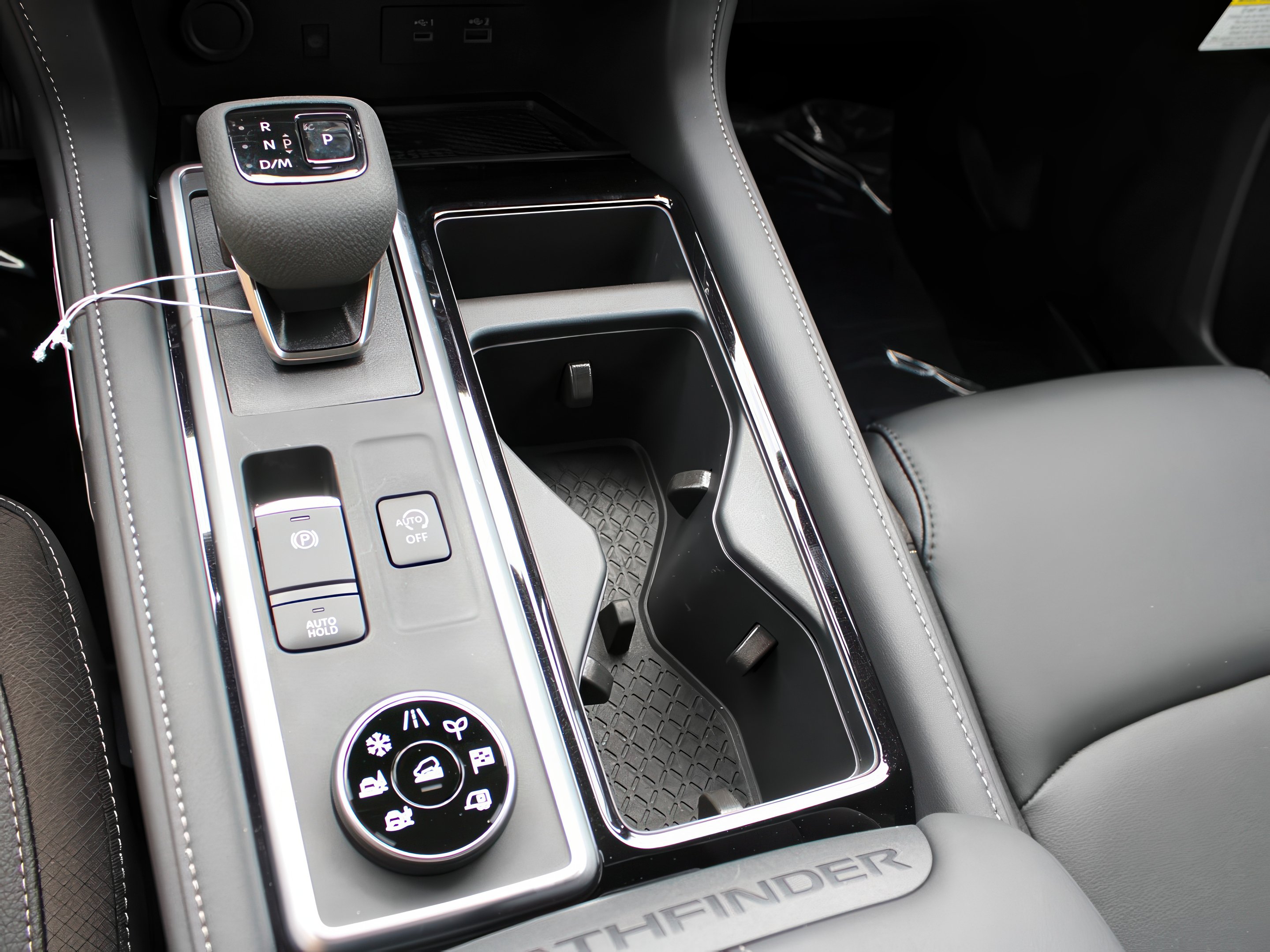 2025 Nissan Pathfinder SL photo 21