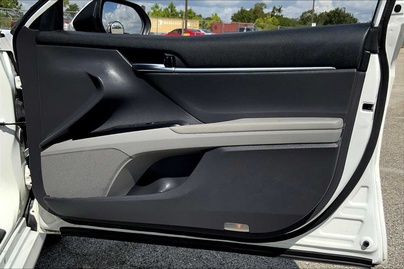 2019 Toyota Camry LE photo 20