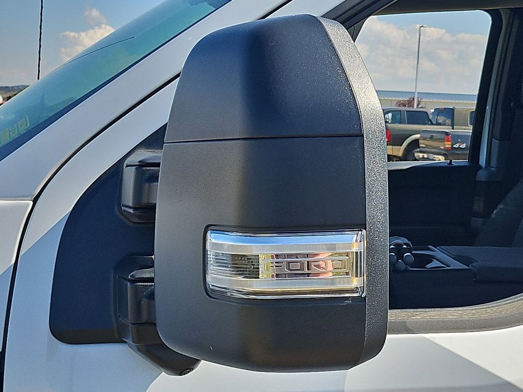 2025 Ford F-350 photo 22