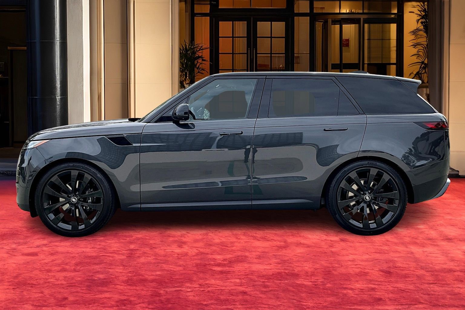 2025 Land Rover Range Rover Sport SE photo 2