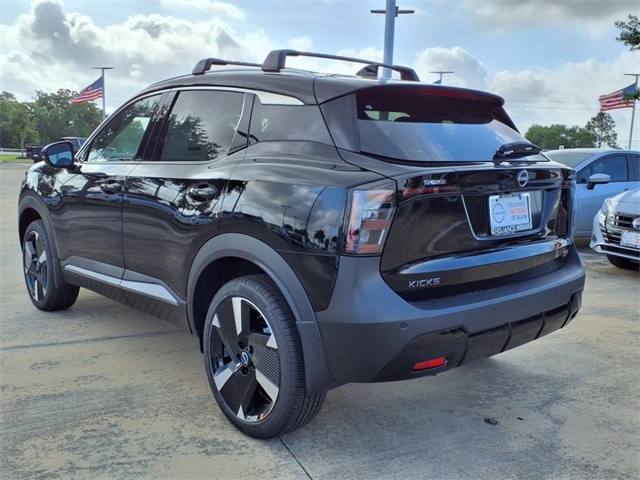 2025 Nissan Kicks SR photo 2