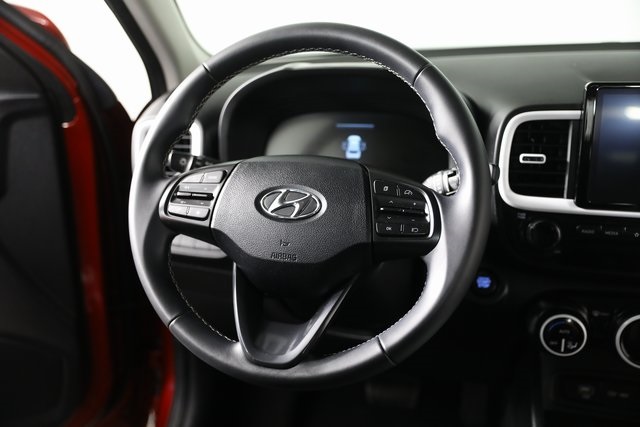 2024 Hyundai Venue Limited photo 3