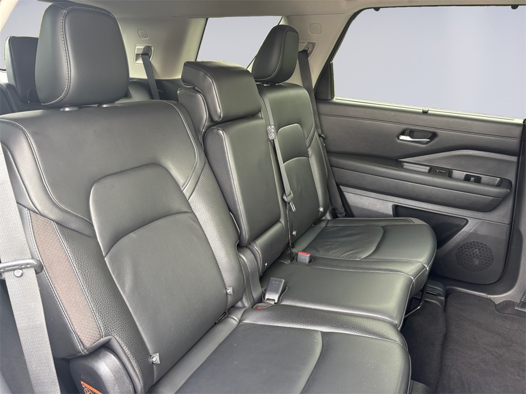 2022 Nissan Pathfinder SL photo 17