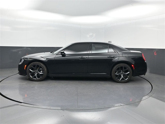 2022 Chrysler 300 S photo 2