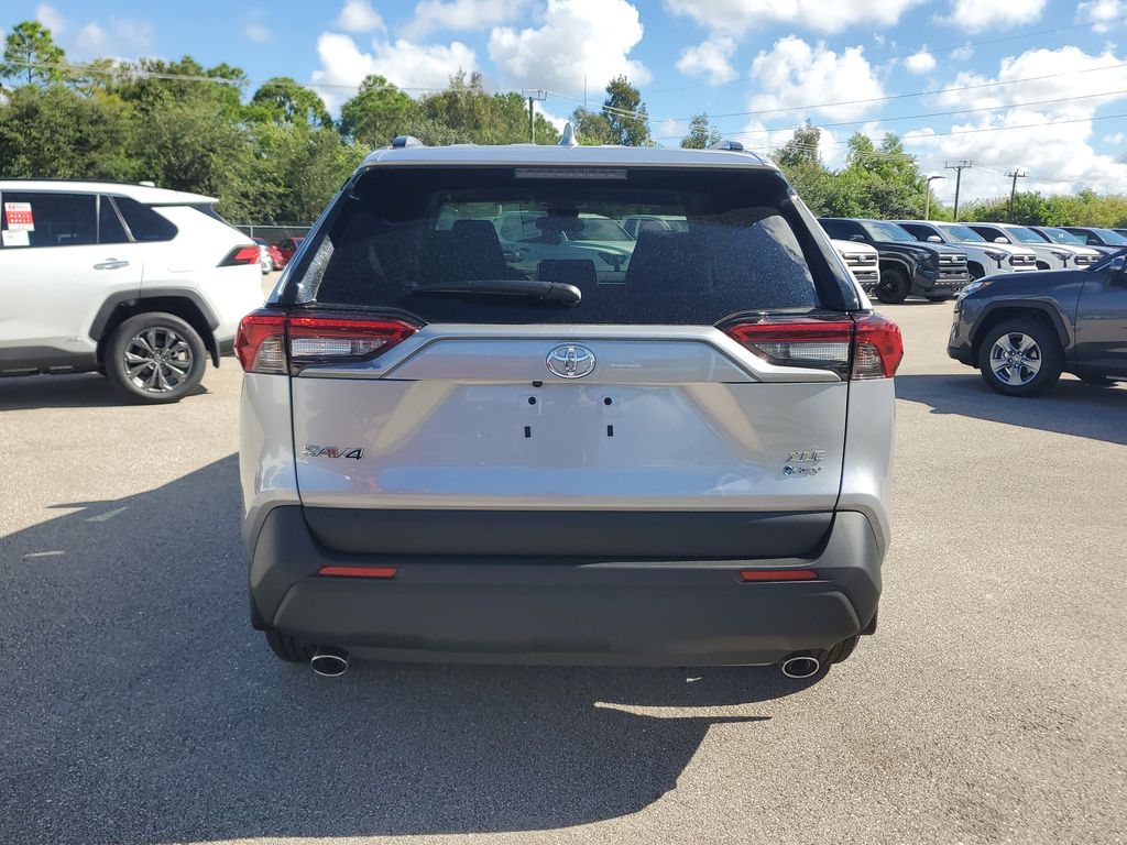 2025 Toyota RAV4 Hybrid XLE photo 5