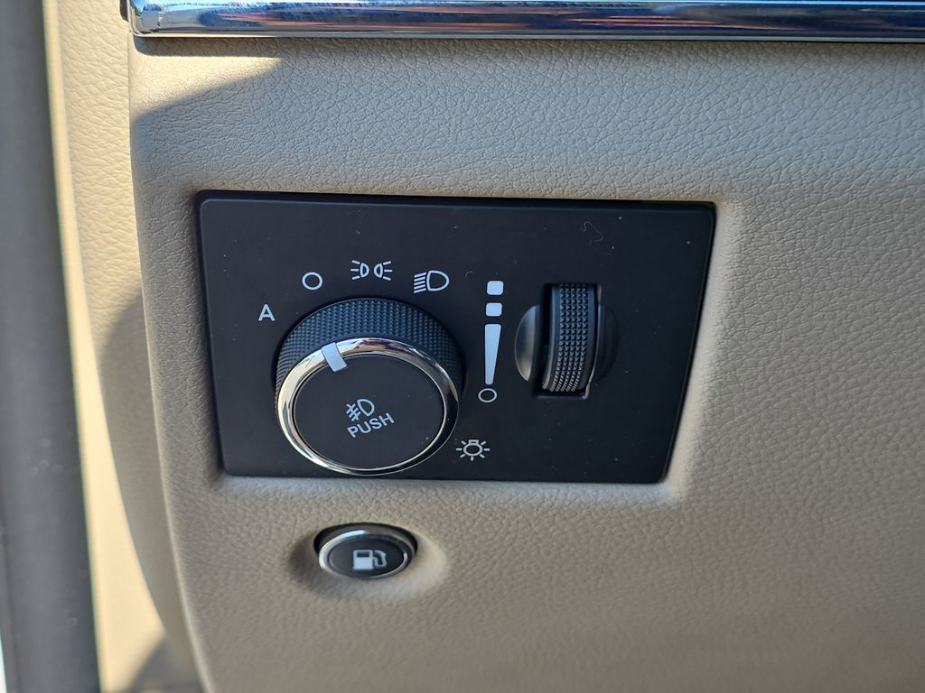 2015 Jeep Grand Cherokee Limited photo 25