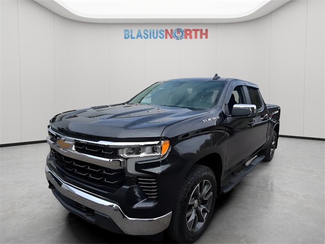 2023 Chevrolet Silverado 1500 LT photo 2
