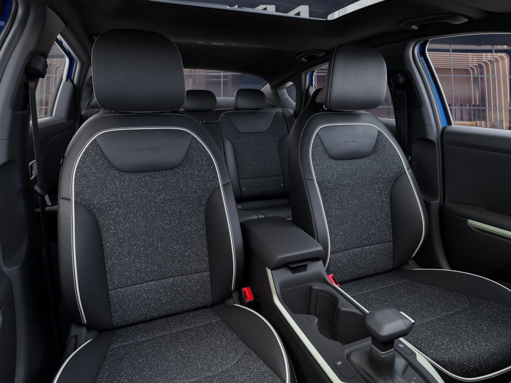 2025 Kia K4 GT-Line photo 13
