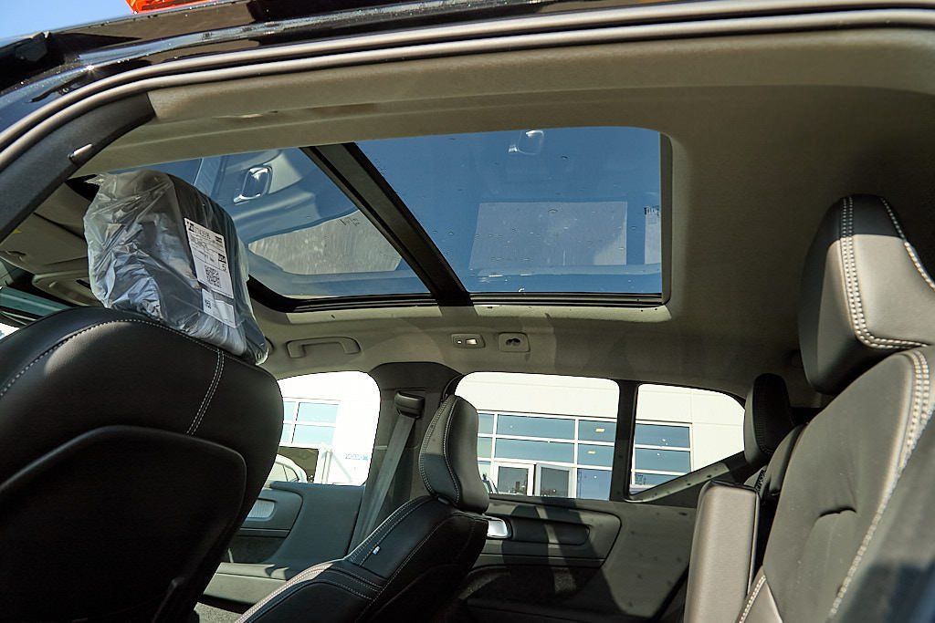 2026 VOLVO XC40 - Image 20