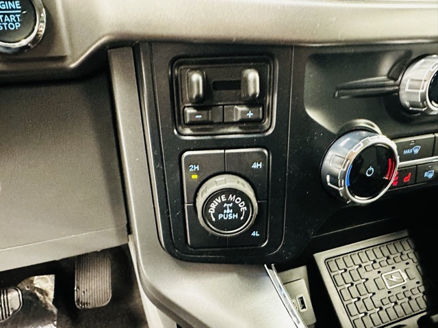 2025 Ford F-150 XLT photo 26