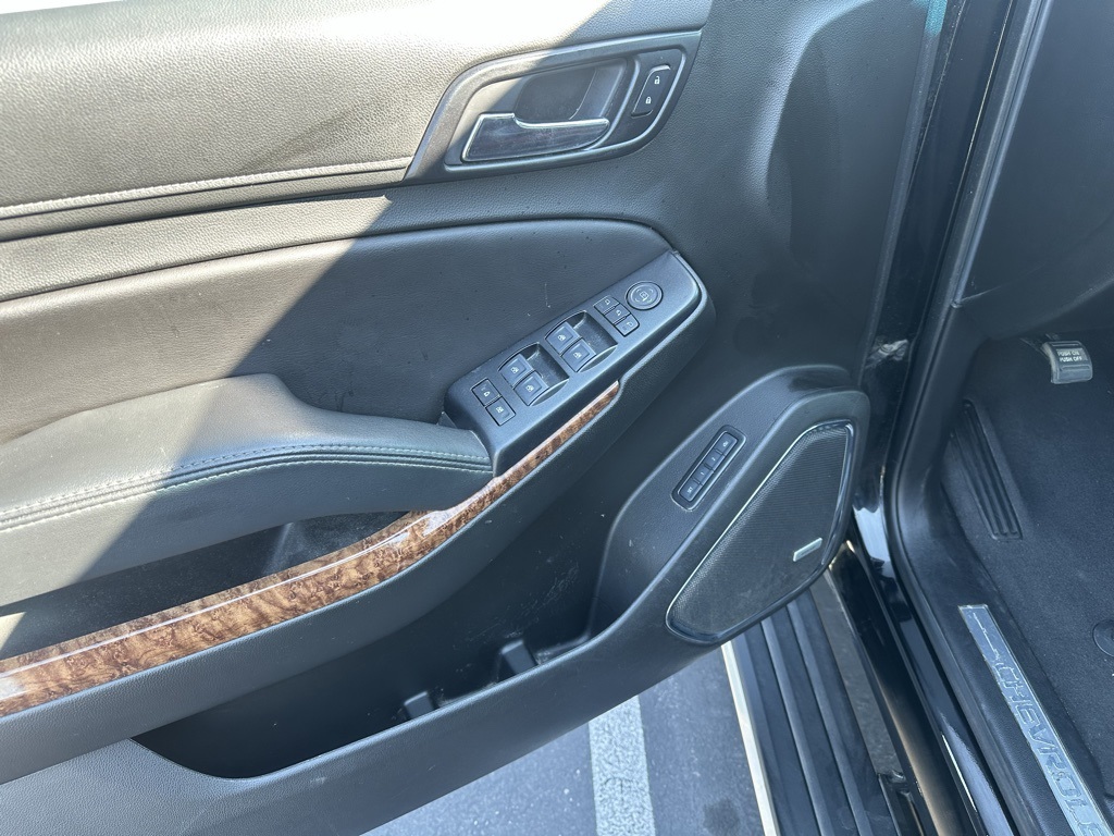 2019 Chevrolet Suburban Premier photo 17