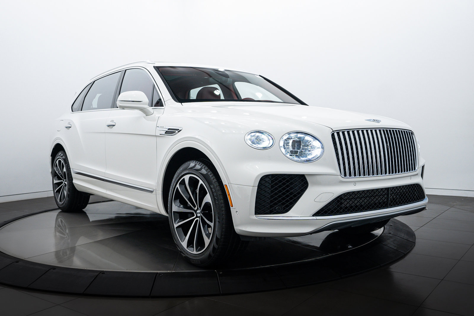 Used 2023 Glacier White Bentley V8 image 1