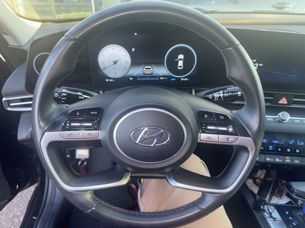 2023 Hyundai Elantra Limited photo 3