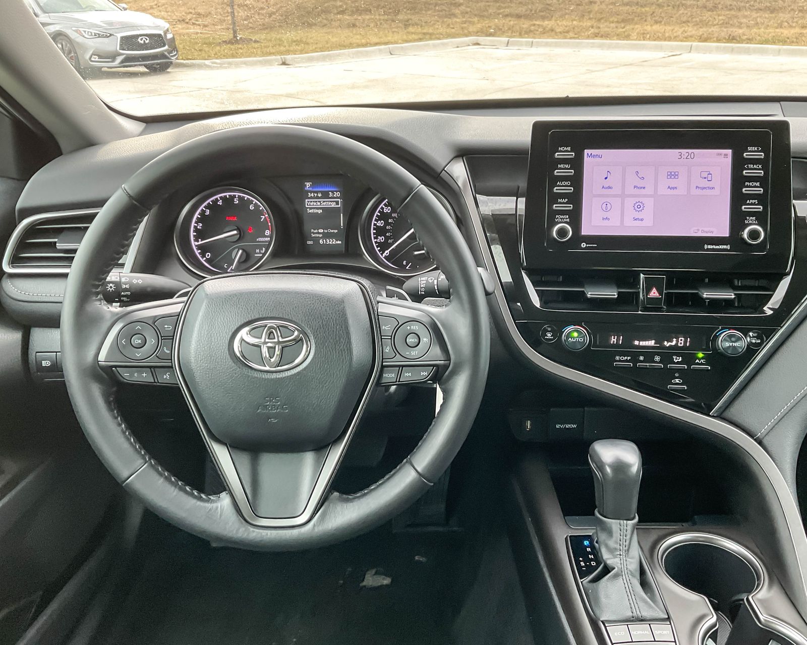 2022 Toyota Camry SE photo 11