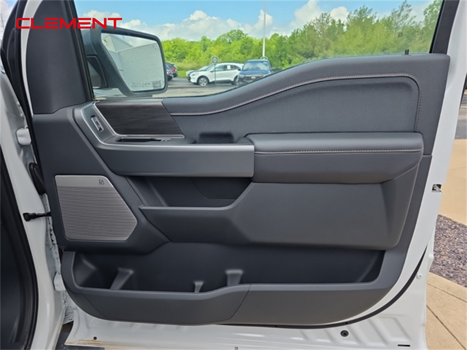 2025 Ford F-150 Lariat photo 32