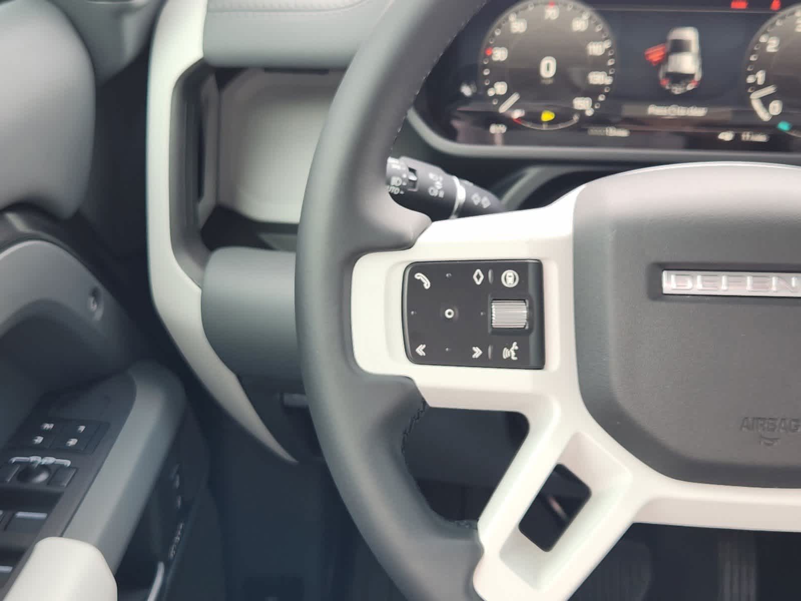 2025 Land Rover Defender 110 X-Dynamic SE photo 22