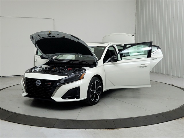 2025 Nissan Altima 2.5 SR photo 11