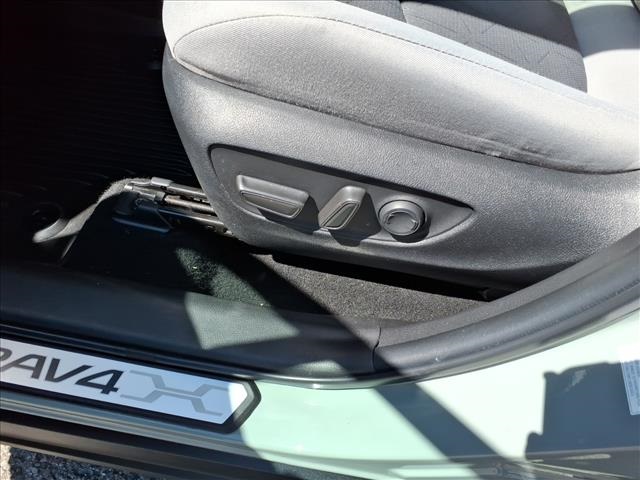 2022 Toyota RAV4 XLE photo 11