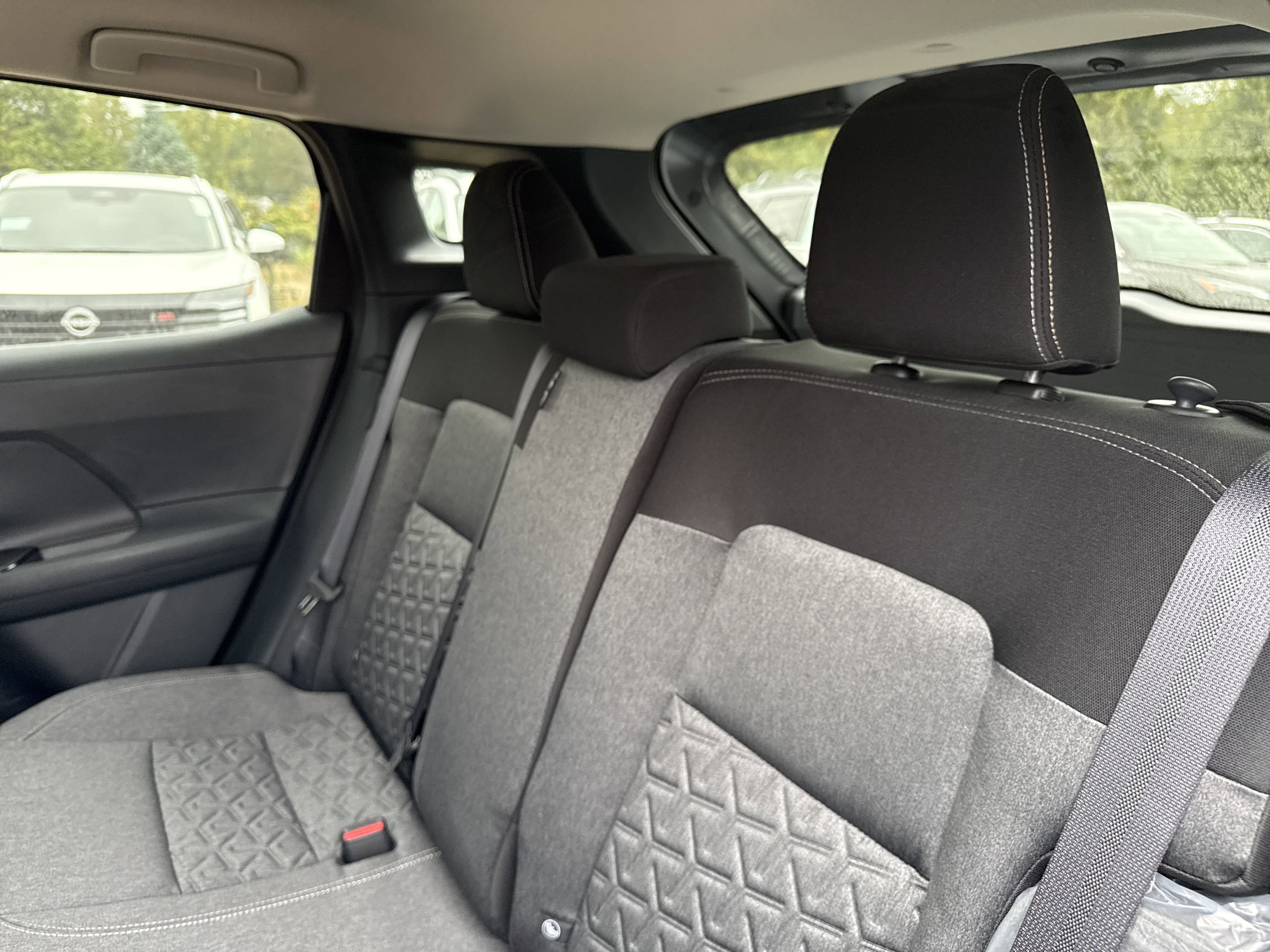 2026 Nissan Kicks SV photo 2