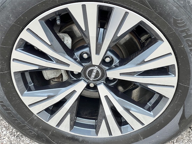 2022 Nissan Rogue SV photo 11