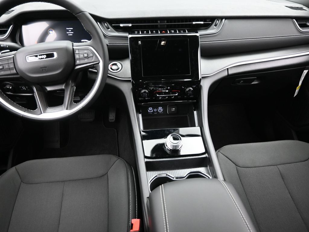 2025 Jeep Grand Cherokee Laredo X photo 11