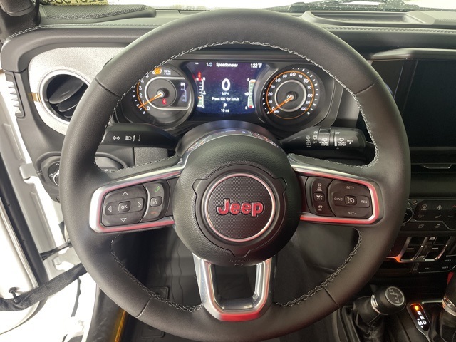 2025 Jeep Wrangler Sahara photo 18