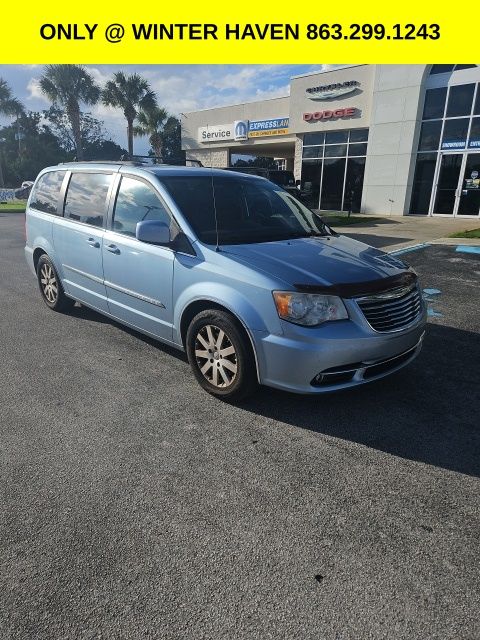 2013 Chrysler Town & Country Touring photo 2