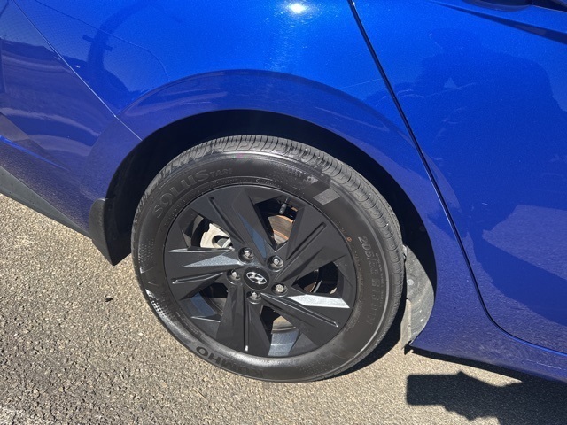 2023 Hyundai Elantra SEL photo 4