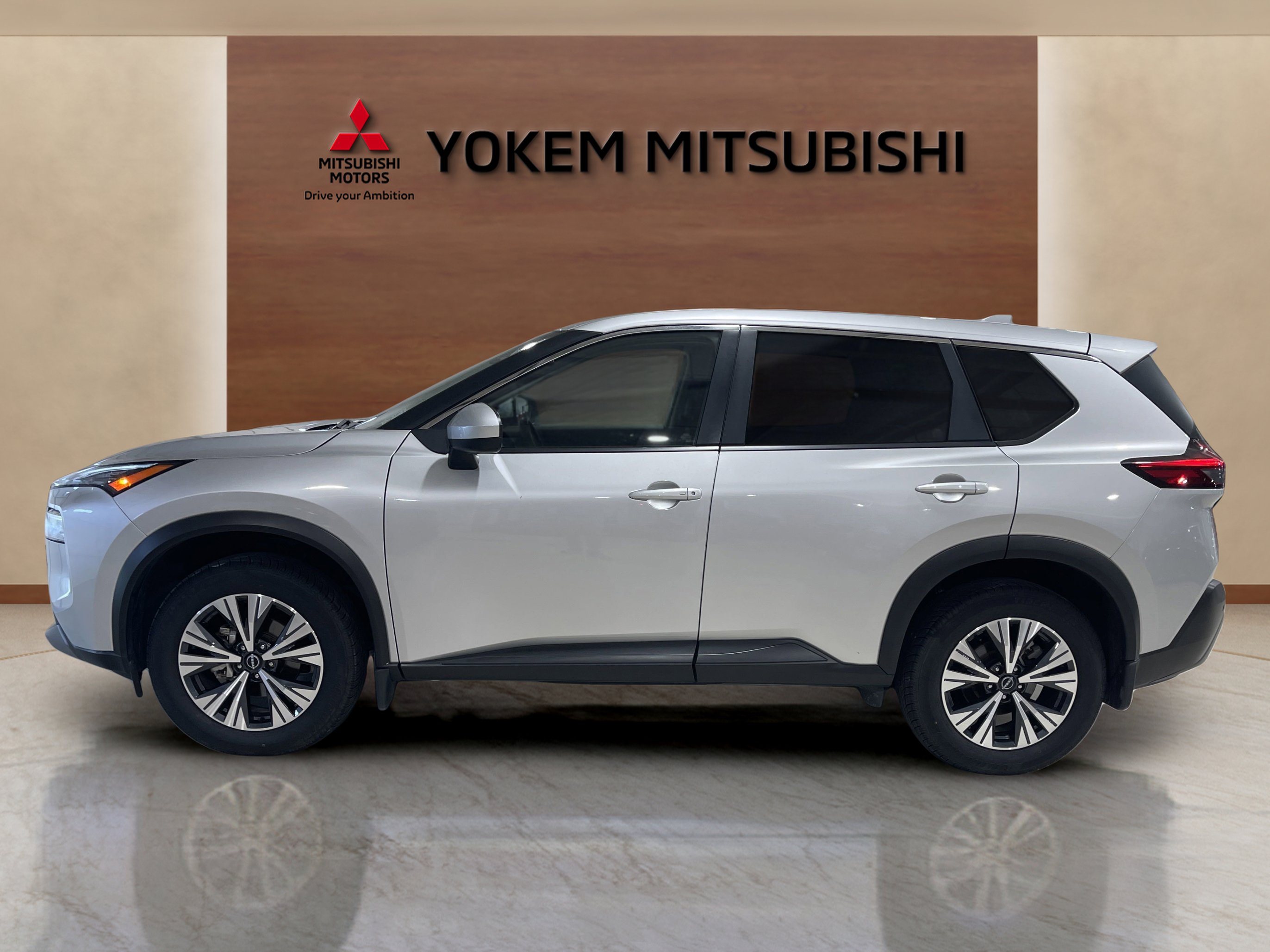 2023 Nissan Rogue SV photo 2